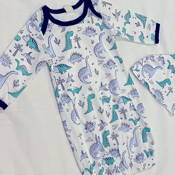 NWOT Infant 0-6 month Dinosaur Sleep Gown with Hat - Picture 2 of 7